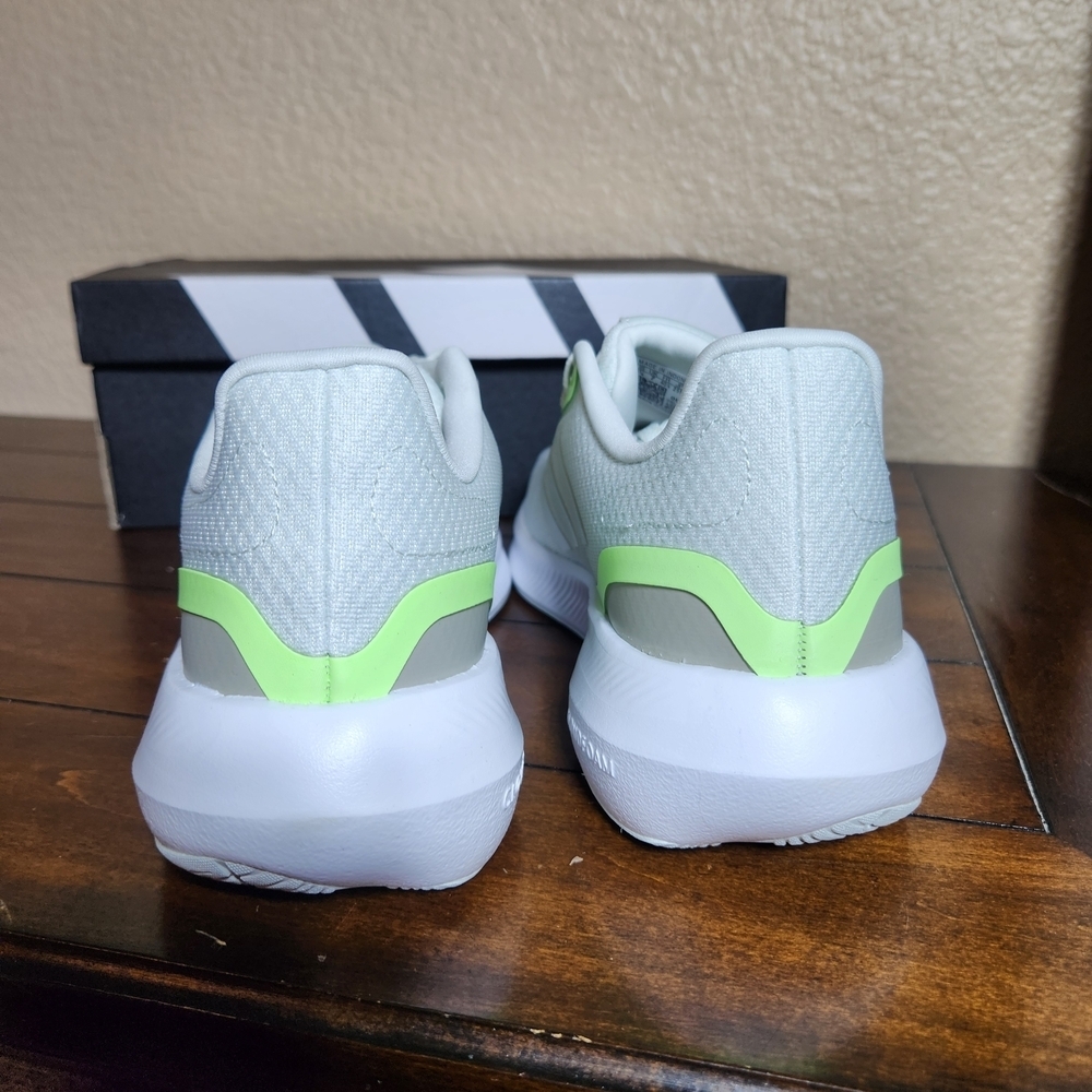 Adidas Womens 8 1/2 Run Falcon White and Green Sneakers New With Tags - Picture 9 of 11